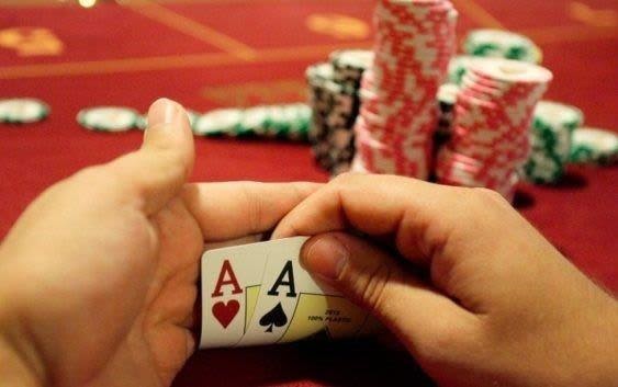 Những lời khuyên giúp bạn chơi game bài poker giỏi hơn